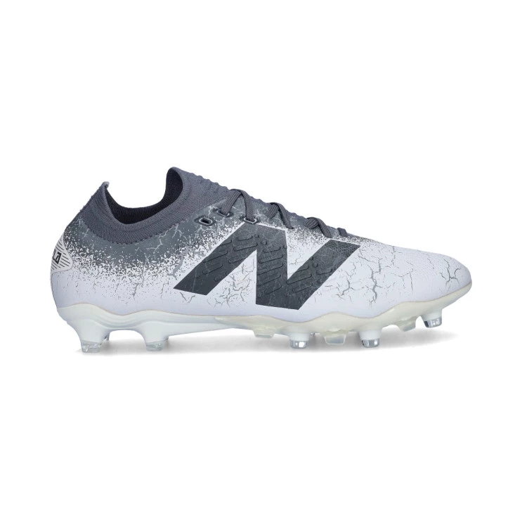 bota-new-balance-tekela-pro-low-laced-fg-v4-graphite-1