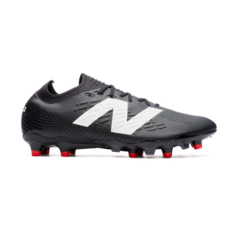 bota-new-balance-tekela-pro-low-laced-fg-v4-black-1