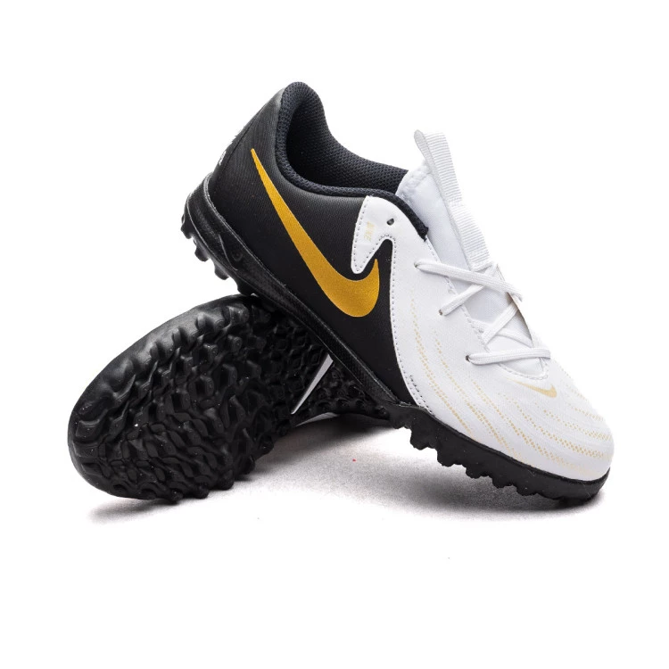 bota-nike-phantom-gx-ii-academy-turf-nino-white-black-mtlc-gold-coin-0