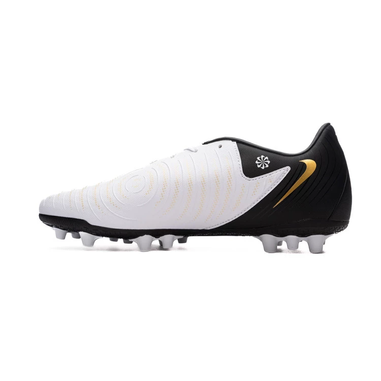 bota-nike-phantom-gx-ii-academy-ag-white-black-mtlc-gold-coin-2