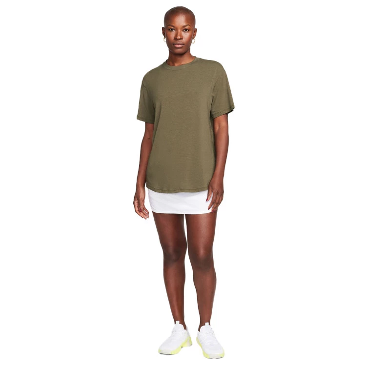 camiseta-nike-one-relaxed-mujer-cargo-khaki-black-3