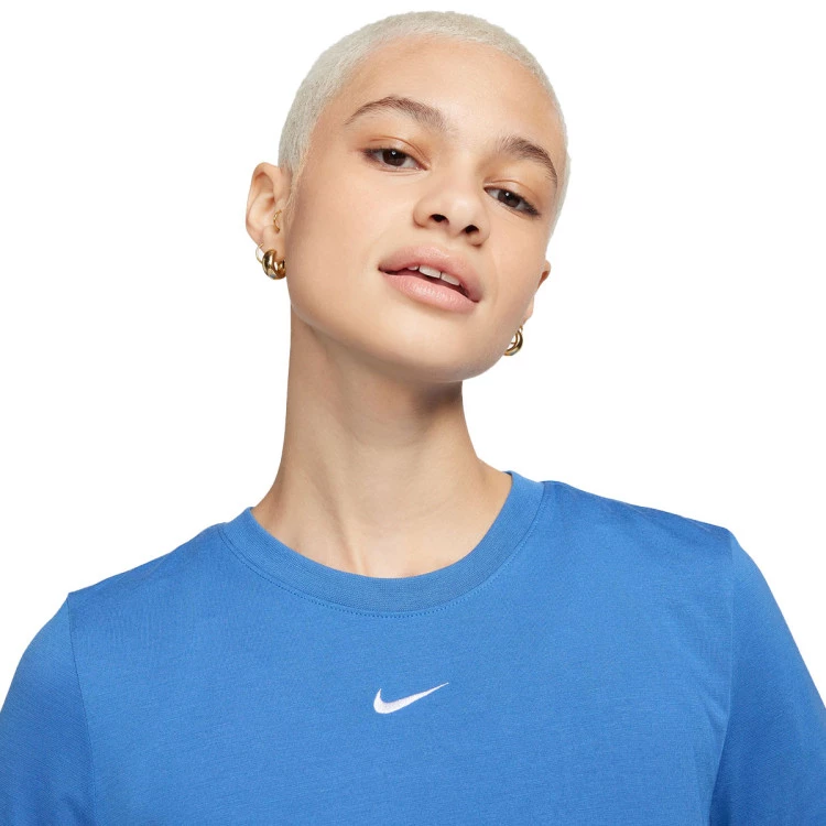 camiseta-nike-essentials-mujer-wonder-white-bluebird-green-2