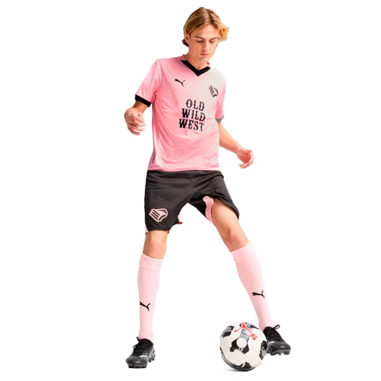 camiseta-puma-palermo-primera-equipacion-2024-2025-bright-pink-black-4