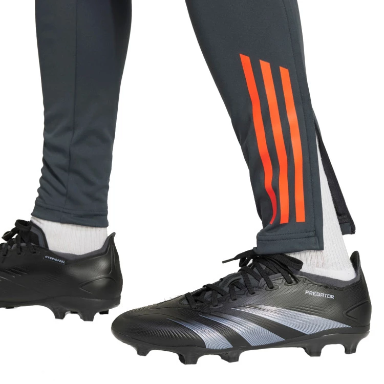 pantalon-largo-adidas-slb-benfica-training-2024-2025-night-grey-semi-solar-red-4