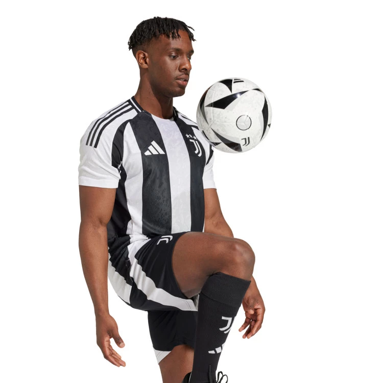 camiseta-adidas-juventus-primera-equipacion-authentic-2024-2025-white-black-1