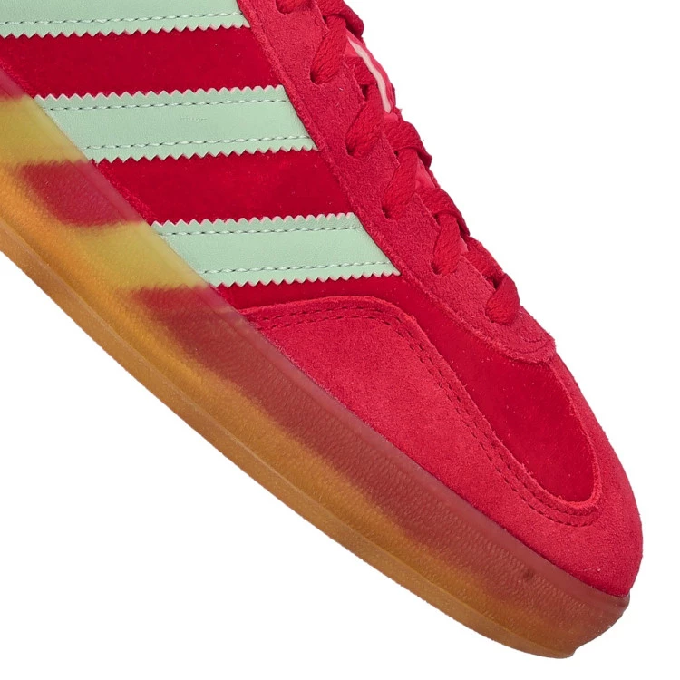 zapatilla-adidas-gazelle-indoor-mujer-better-scarlet-hazy-green-6