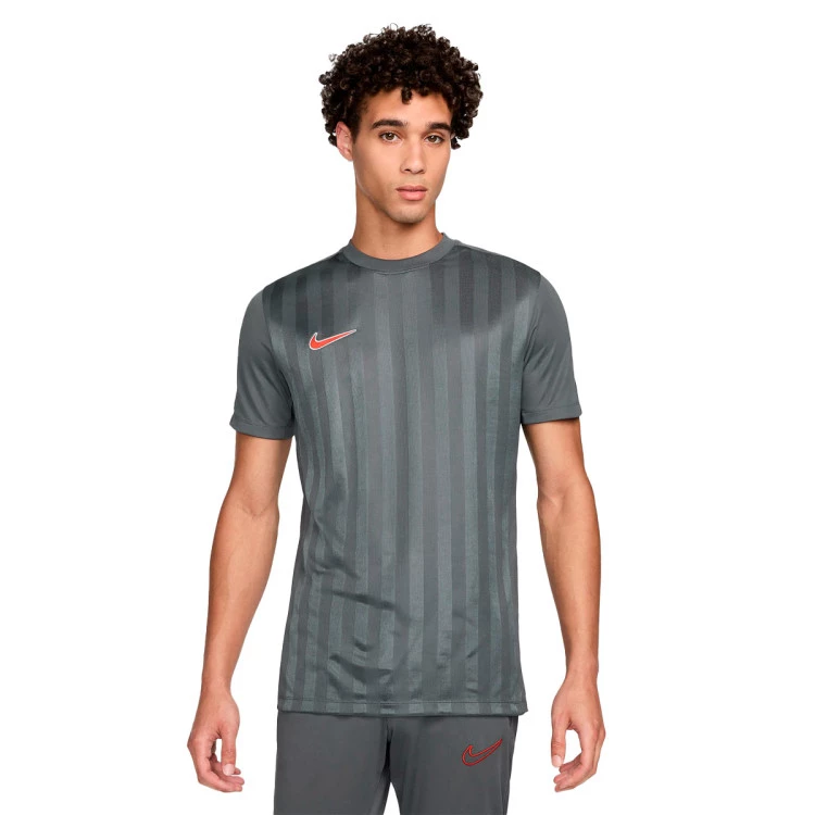 camiseta-nike-aademy-dirt-fit-iron-grey-iron-grey-dragon-red-0