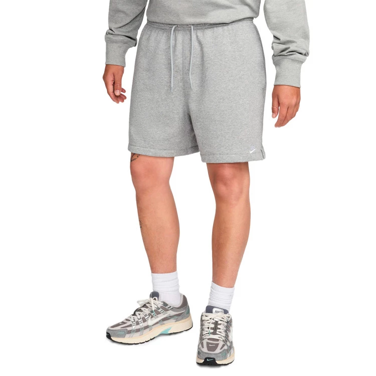 pantalon-corto-nike-club-flow-dk-grey-heather-lt-smoke-grey-white-1