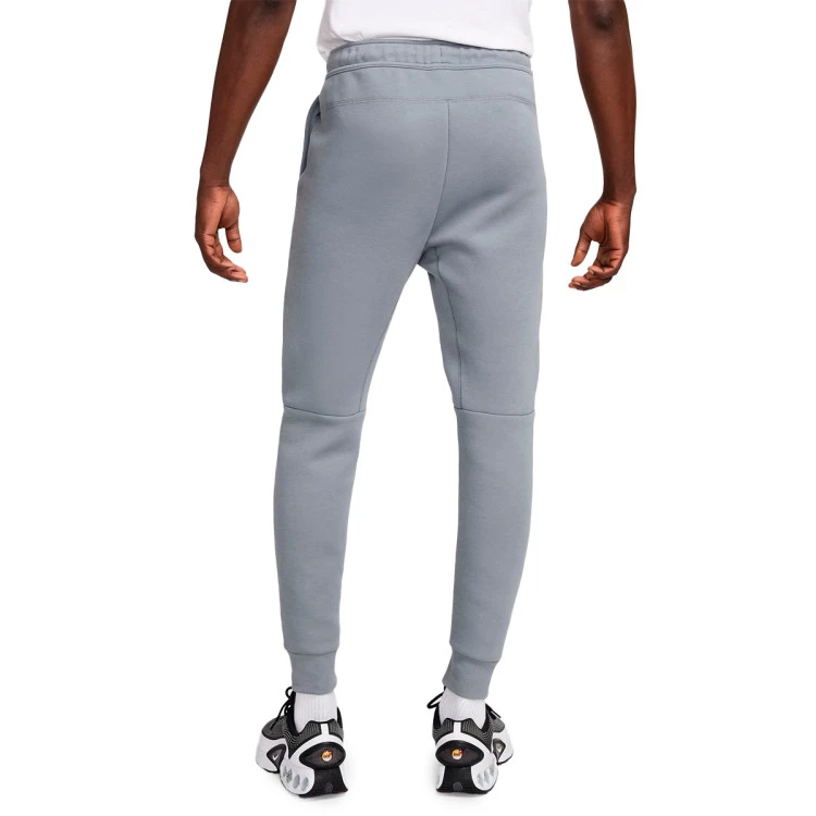 pantalon-largo-nike-tech-fleece-cool-grey-metallic-gold-1