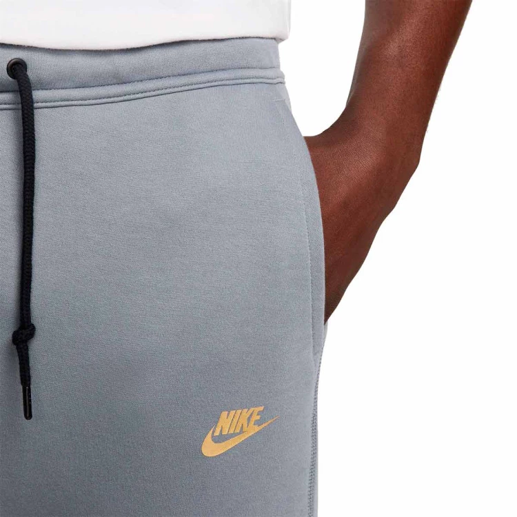 pantalon-largo-nike-tech-fleece-cool-grey-metallic-gold-3