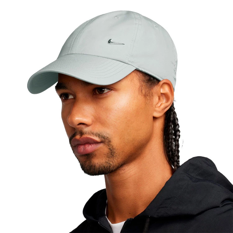 gorra-nike-u-nk-df-club-cap-u-cb-mtswsh-l-lt-smoke-grey-metallic-silver-4