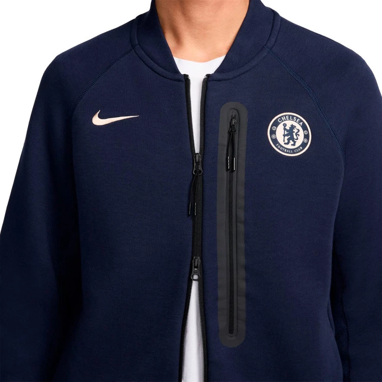 chaqueta-nike-chelsea-fc-fanswear-2024-2025-obsidian-black-guava-ice-shared-4