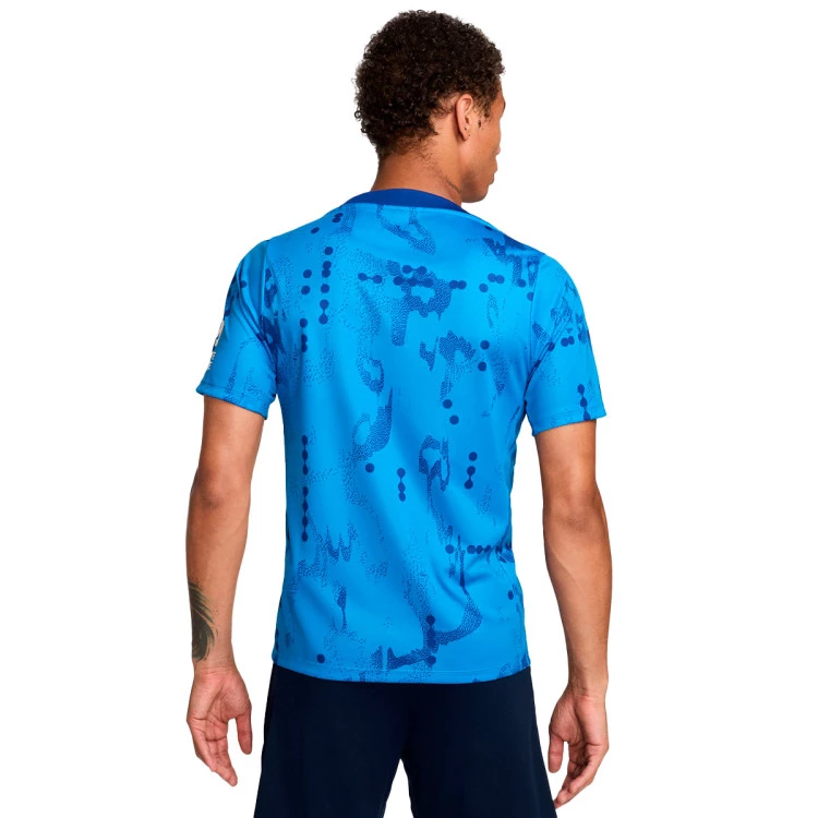 camiseta-nike-chelsea-fc-pre-match-2024-2025-lt-photo-blue-rush-blue-guava-ice-1