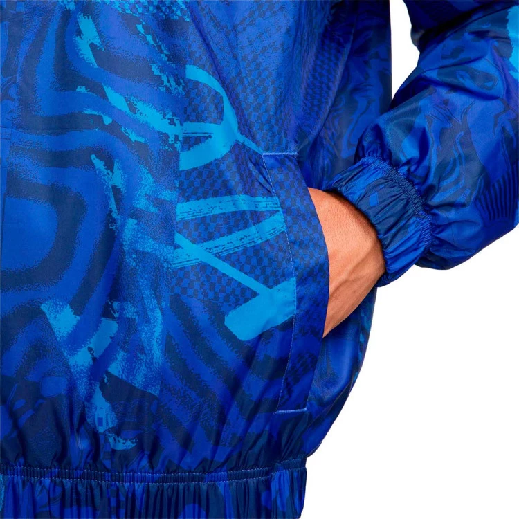 chaqueta-nike-atletico-de-madrid-fanswear-2024-2025-light-photo-blue-hyper-royal-pink-glow-2