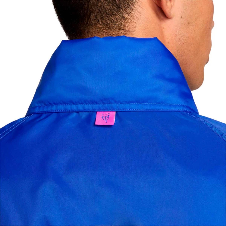 chaqueta-nike-atletico-de-madrid-fanswear-2024-2025-light-photo-blue-hyper-royal-pink-glow-4