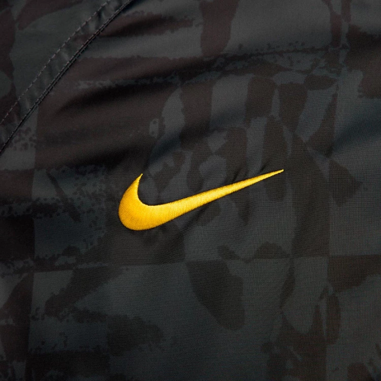 chaqueta-nike-liverpool-fc-fanswear-2024-2025-dark-smoke-grey-black-chrome-yellow-4