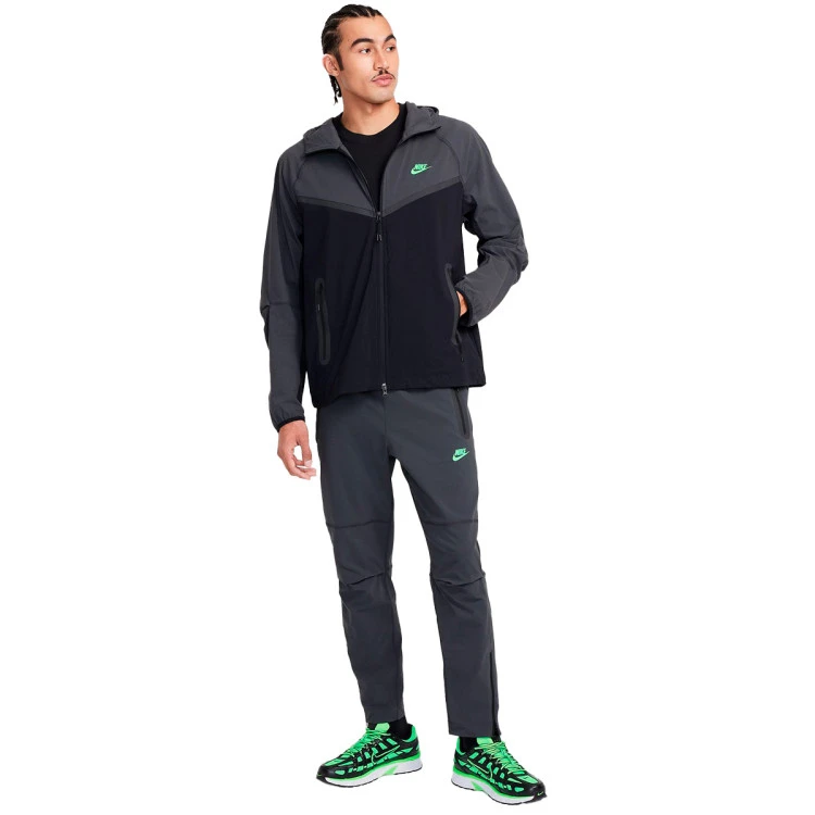 chaqueta-nike-tech-woven-windrunner-black-anthracite-green-strike-8