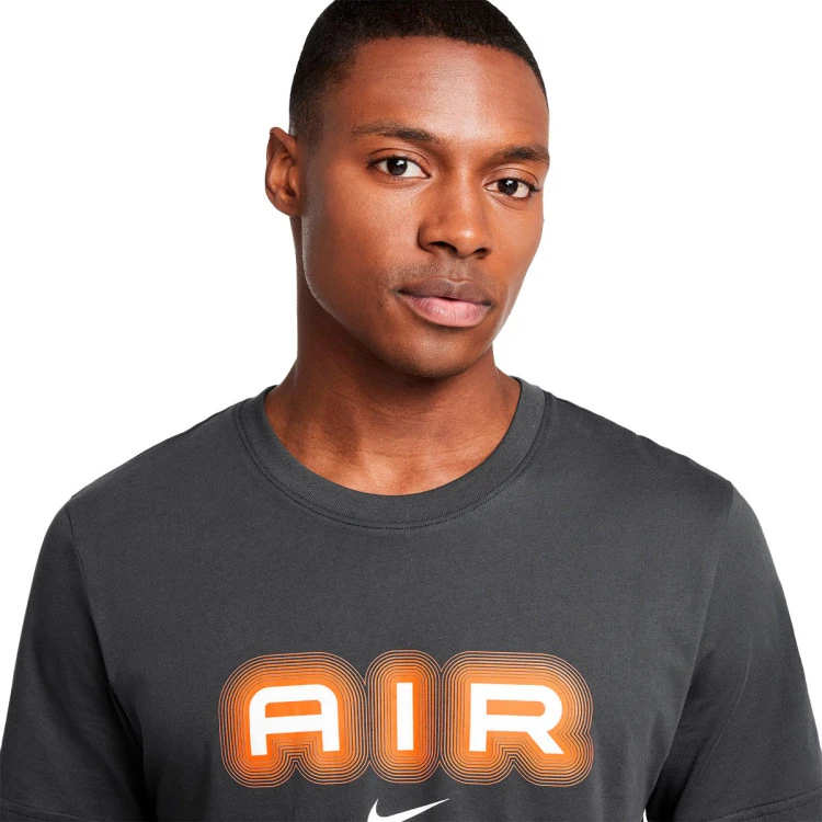 camiseta-nike-swoosh-air-graphic-anthracite-safety-orange-2