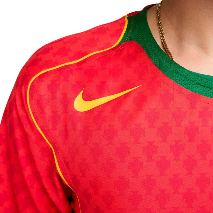 camiseta-nike-portugal-edicion-especial-2024-2025-figo-7-sport-red-pine-green-yellow-ochre-3