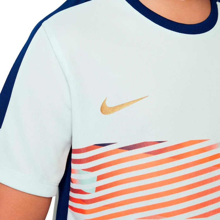 camiseta-nike-cr7-academy-23-nino-barely-green-blue-void-metallic-gold-3