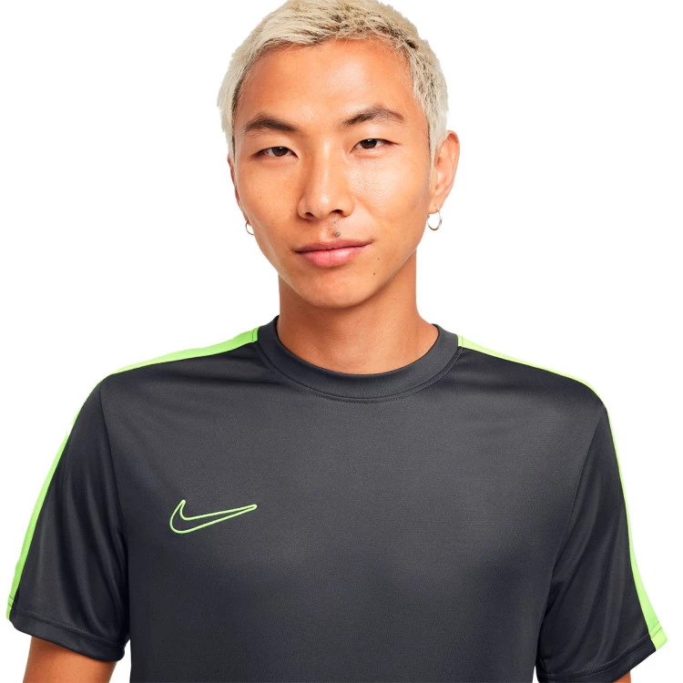 camiseta-nike-academy-23-anthracite-volt-volt-2