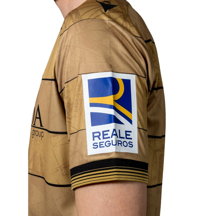 camiseta-macron-real-sociedad-segunda-equipacion-2024-2025-gold-6