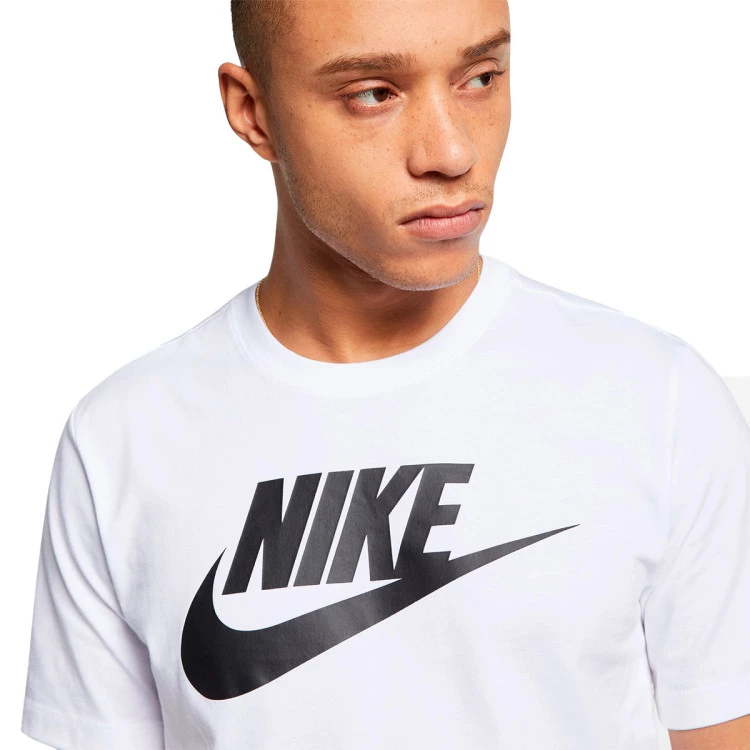 camiseta-nike-sportswear-white-black-2