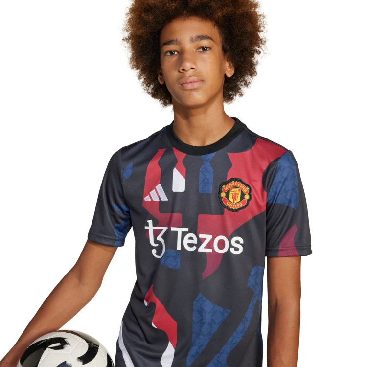 camiseta-adidas-manchester-united-pre-match-2024-2025-nino-black-red-off-white-team-coll-burgundy-2