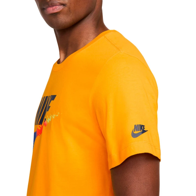 camiseta-nike-sportswear-futura-university-gold-4