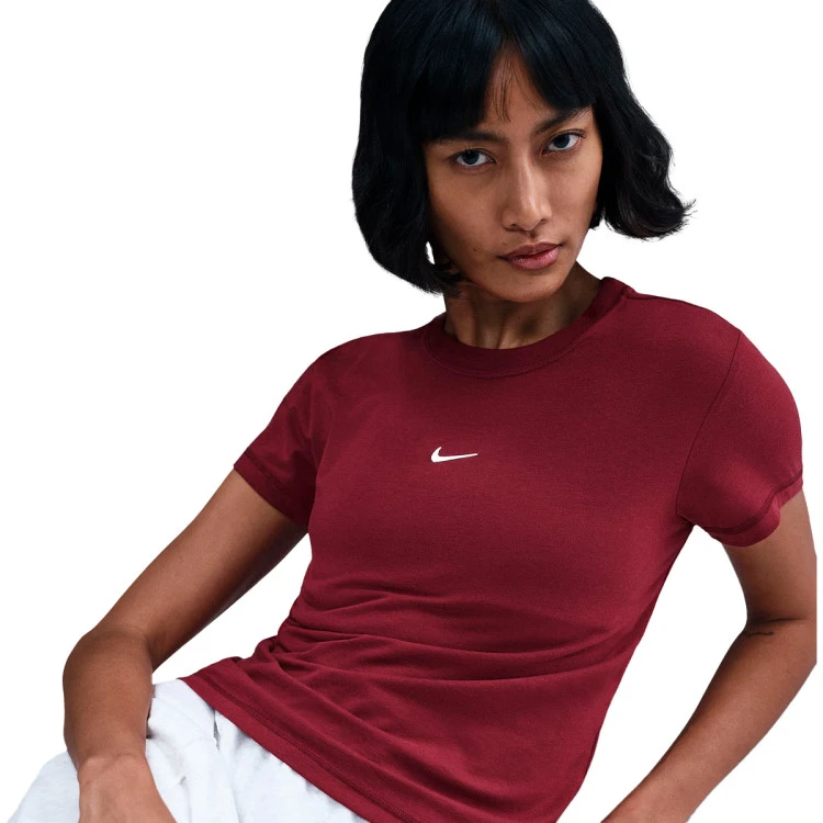 camiseta-nike-sportswear-chill-team-red-4