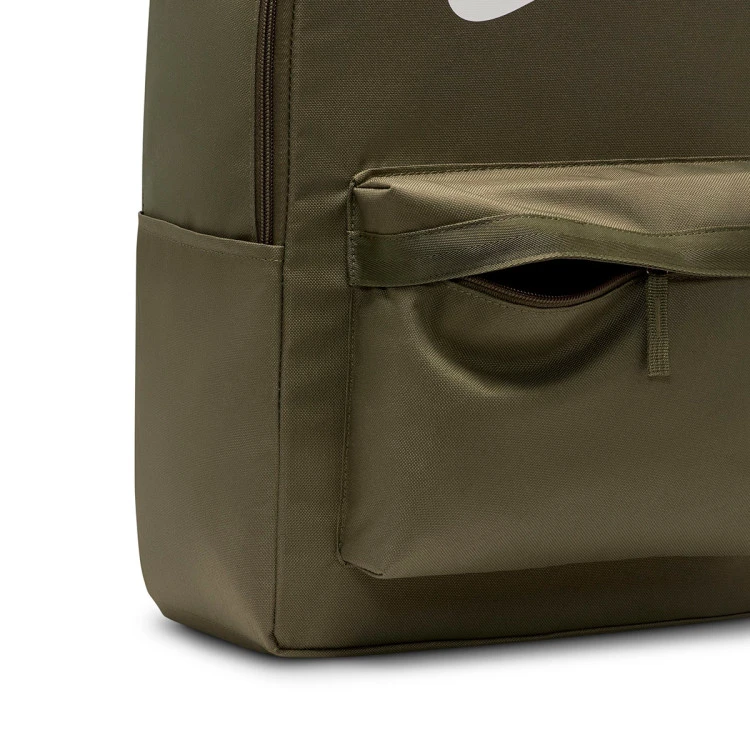 mochila-nike-legacy-de-classics-22l-olive-white-3