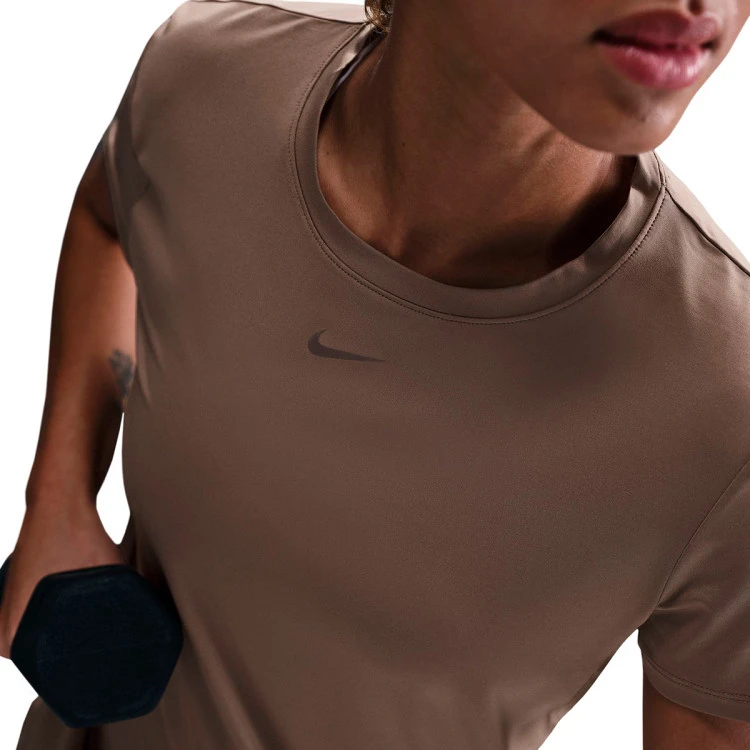 camiseta-nike-one-classic-dri-fit-mujer-mink-brown-black-2