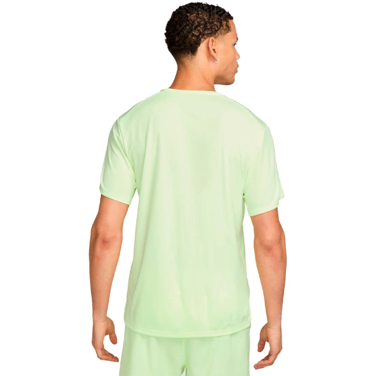 camiseta-nike-dri-fit-miler-barely-volt-reflective-silv-1