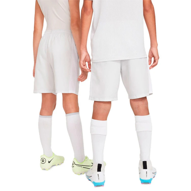 pantalon-corto-nike-academy-23-graphic-nino-photon-dust-white-dynamic-turq-1