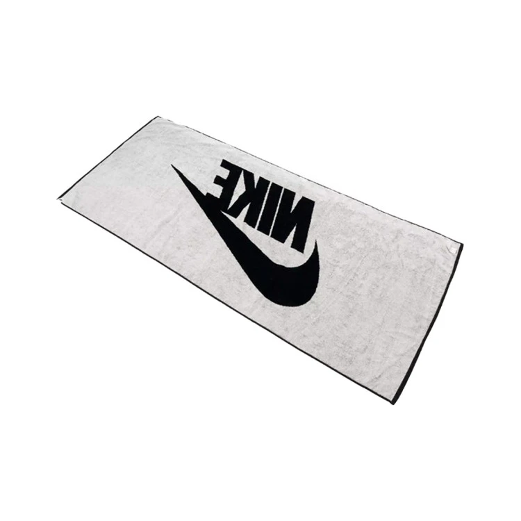 toalla-nike-club-black-white-1