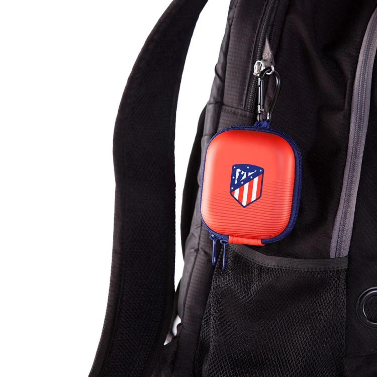 friendly-license-funda-universal-airpods-roja-escudo-atletico-madrid-rojo-blanco-3