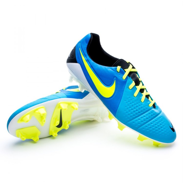 nike ctr360 calcetto