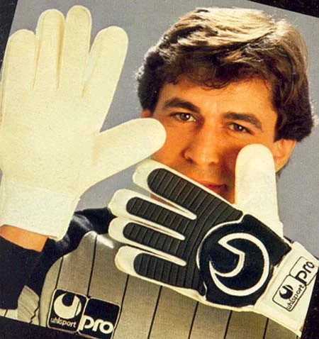 Uhlsport-Classic.webp