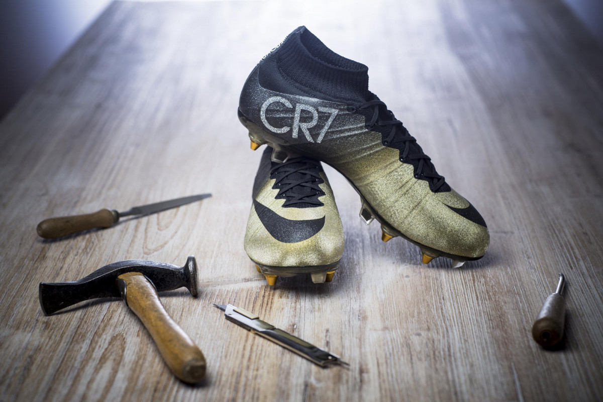Sembrar Orden alfabetico Polar Mercurial CR7 Rare Gold, botas para celebrar el Balón de Oro 2014 - Blogs -  Fútbol Emotion