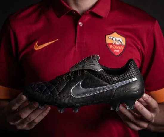 Francesco-Totti-Limited-Edition-Tiempo-Boots-1.webp