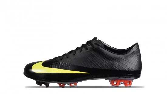 2009-Mercurial-Vapor-Superfly-Black-Yellow-Orange_hd_1600.webp