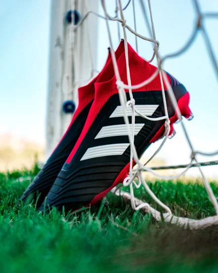 adidas-predator-black-red-white-team-mode-blog.webp