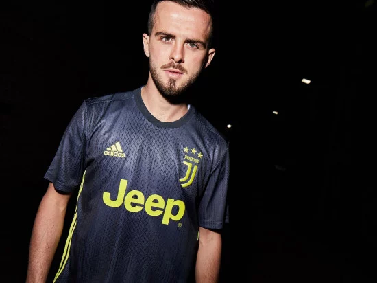 Pjanic-terza-maglia-juve-2019.webp