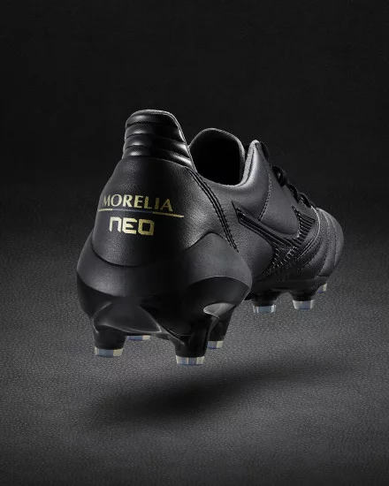 blog-bota-mizuno-morelia-neo-ii-md-blackout-2.webp