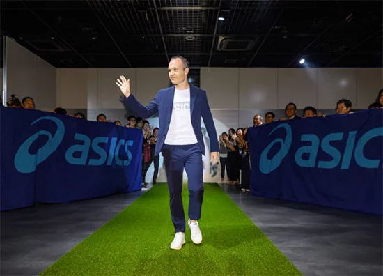 Post-Iniesta-Asics-1.webp