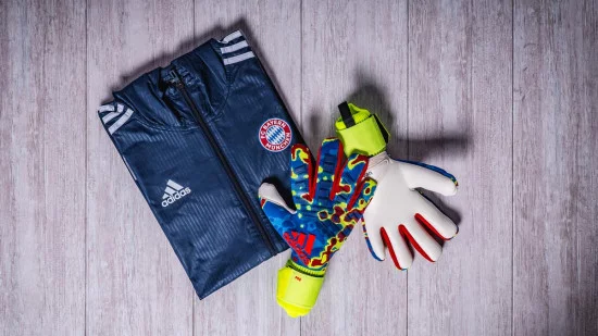 Post-Guantes-Manuel-Neuer-3.webp