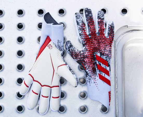 post-guantes-Manuel-Neuer-2.webp