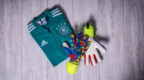 Post-Guantes-Manuel-Neuer-1_0.webp