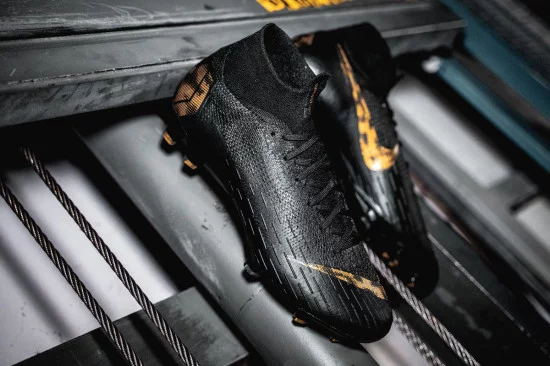 botas_futbol_nike_black_lux_mercurial.webp