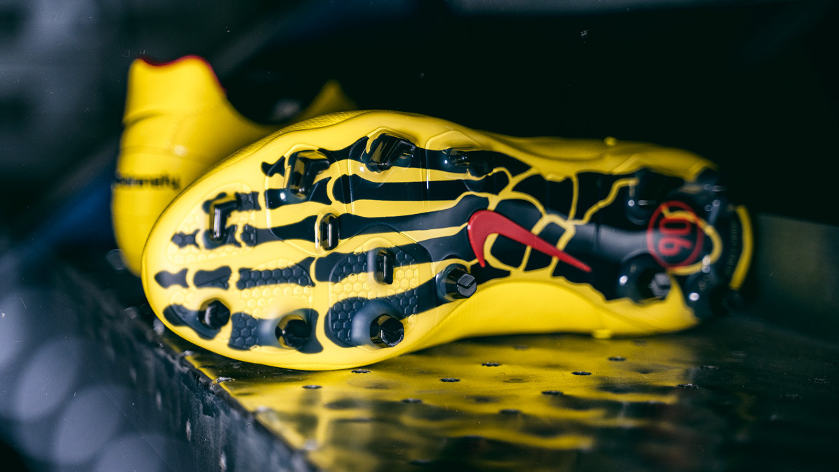 granizo Produce Muy enojado La primera bota de golpeo de Nike ha vuelto. Total 90 Laser I - Blogs -  Fútbol Emotion